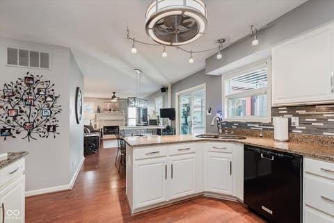Photo of 10559 Greenway Drive, Fishers, IN