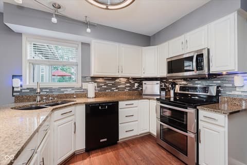 Photo of 10559 Greenway Drive, Fishers, IN