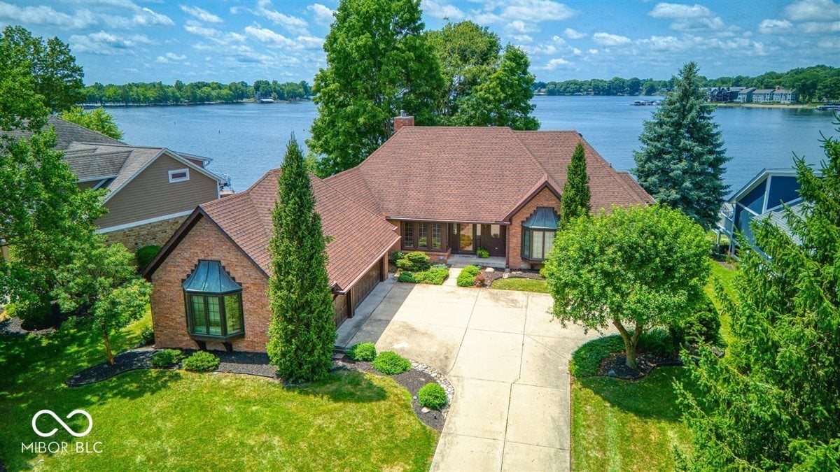 Photo of 109 Edgewater Drive, Noblesville, IN