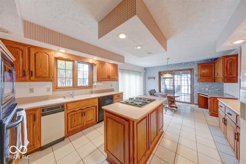 Photo of 109 Edgewater Drive, Noblesville, IN