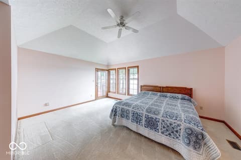 Photo of 109 Edgewater Drive, Noblesville, IN