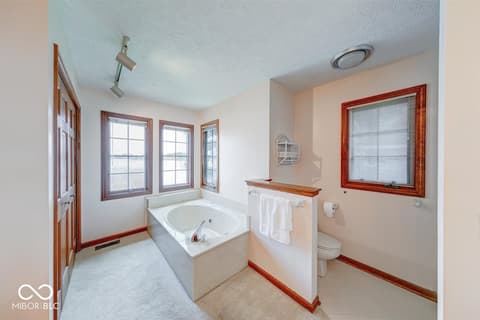 Photo of 109 Edgewater Drive, Noblesville, IN