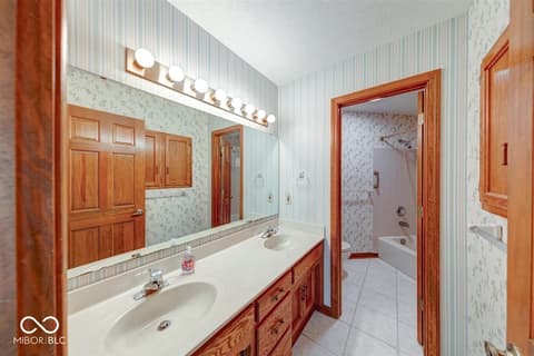Photo of 109 Edgewater Drive, Noblesville, IN