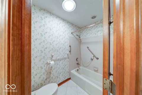 Photo of 109 Edgewater Drive, Noblesville, IN