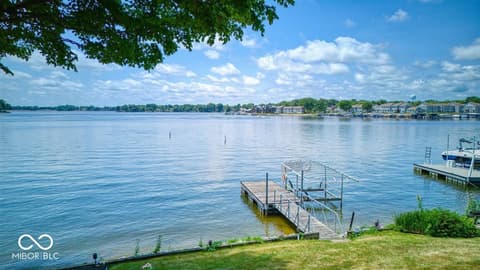 Photo of 109 Edgewater Drive, Noblesville, IN