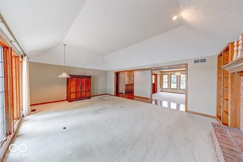 Photo of 109 Edgewater Drive, Noblesville, IN