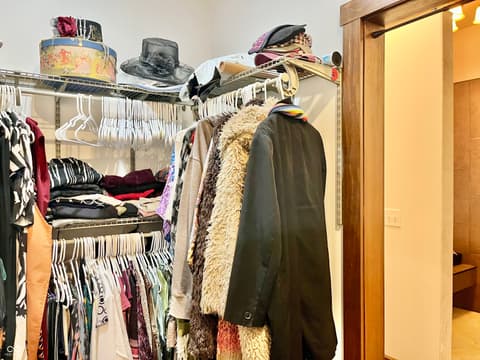 Walk In Closets — 3109 S County Road 1050 W, Greensburg, IN