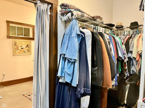 Walk In Closets — 3109 S County Road 1050 W, Greensburg, IN