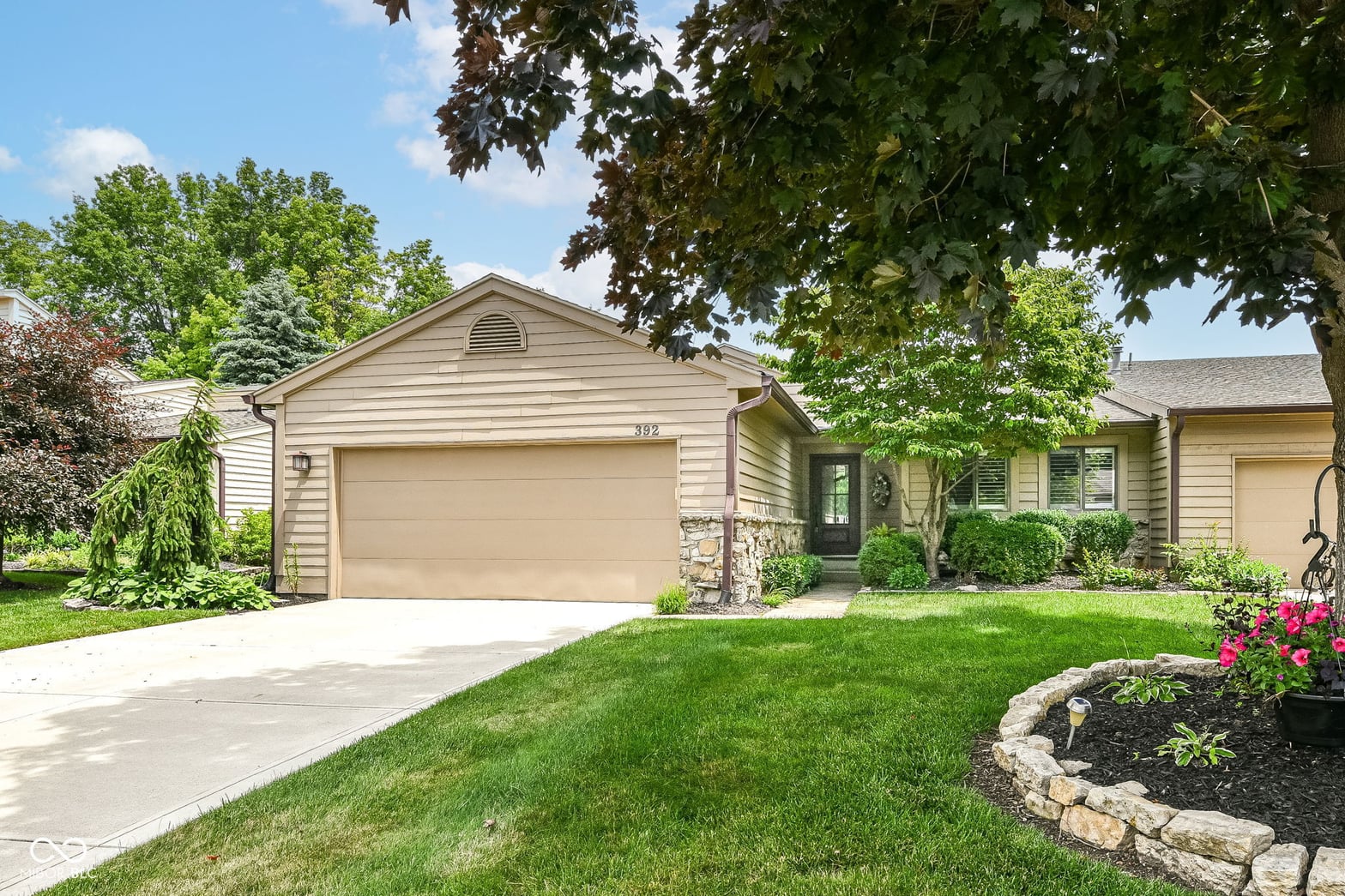 Photo of 392 Sandbrook Drive, Noblesville, IN