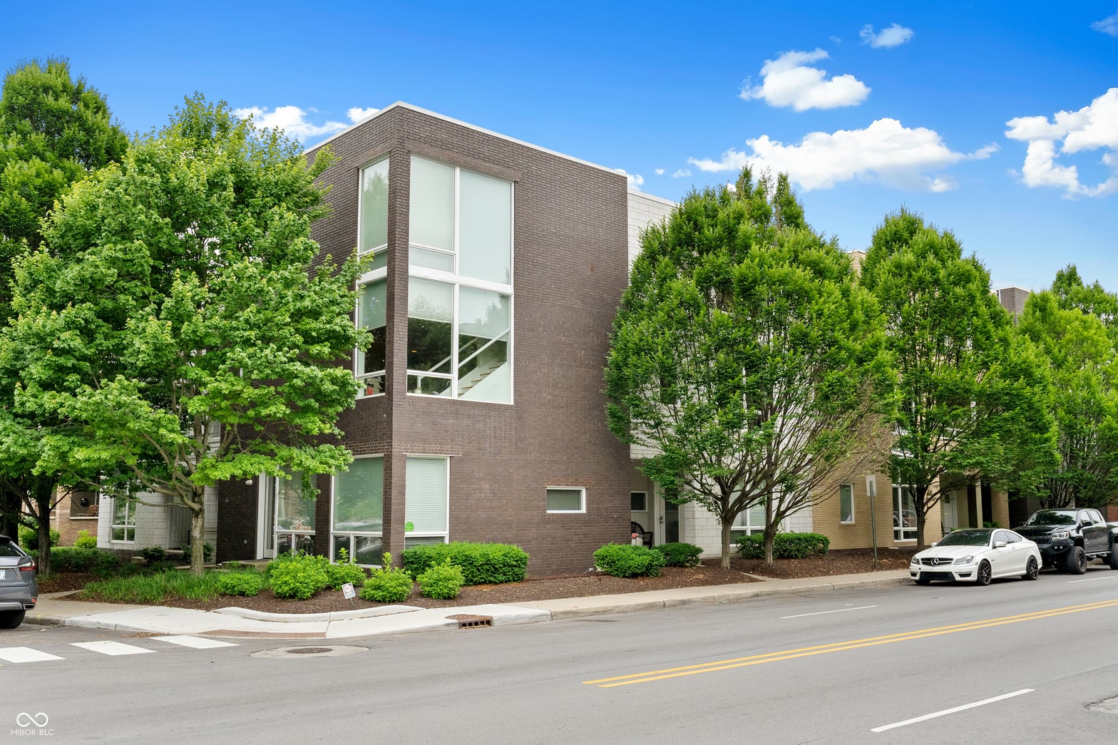 Photo of 932 N Broadway Street, Indianapolis, IN