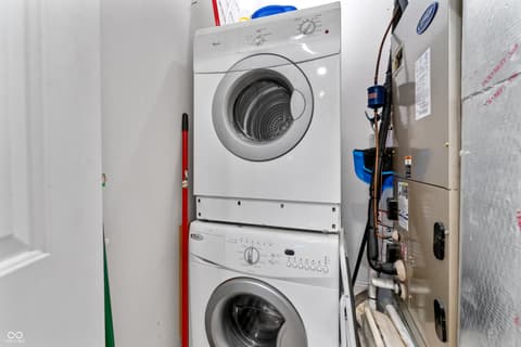 Laundry room at 932 N Broadway Street, Indianapolis, IN