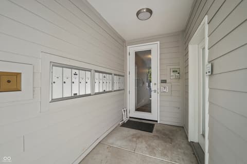 Foyer at 932 N Broadway Street, Indianapolis, IN
