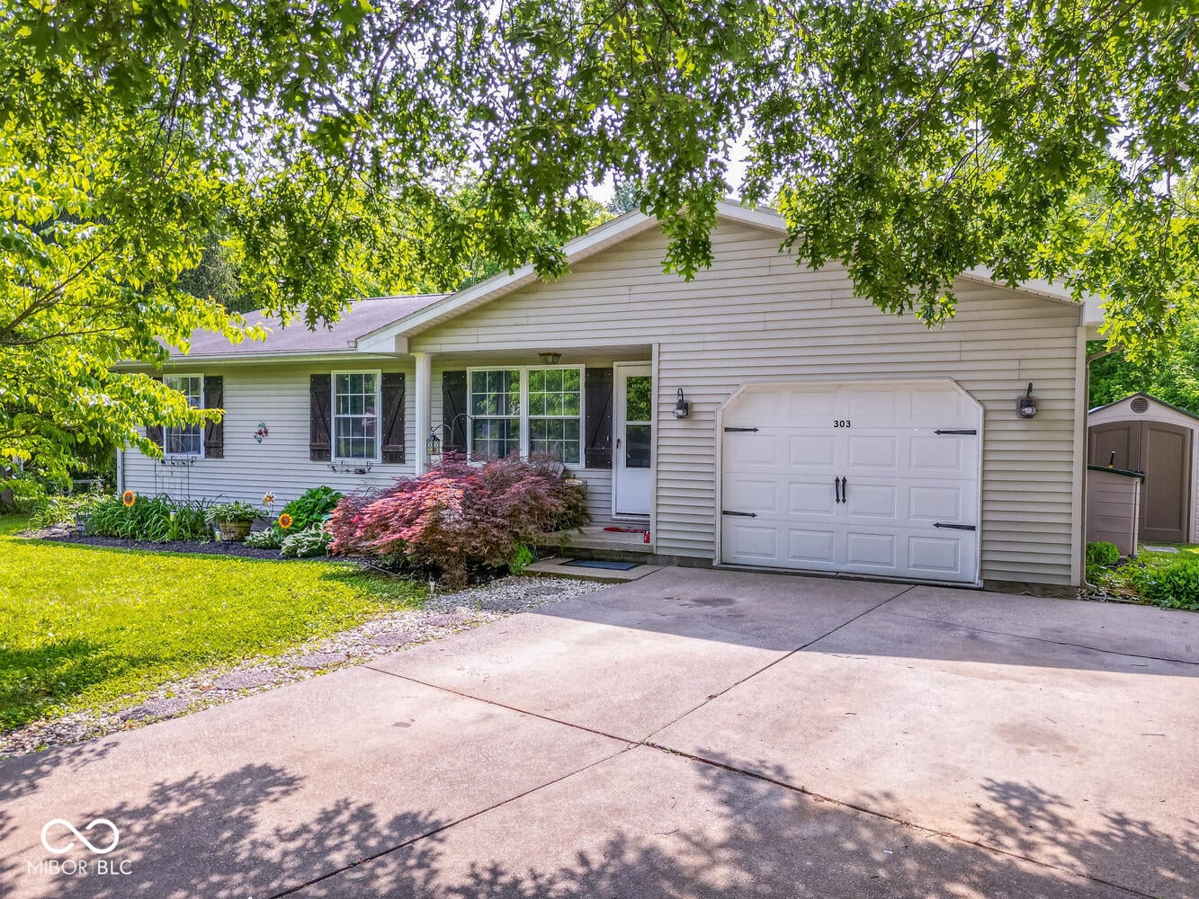 Photo of 303 W Blackfoot Drive, Ellettsville, IN