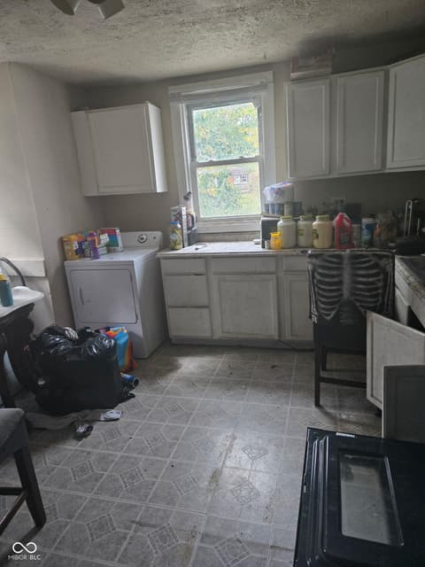 Laundry room at 1553 W New York Street, Indianapolis, IN