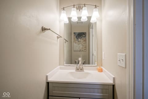 Photo of 13074 Lansdowne Drive, Fishers, IN
