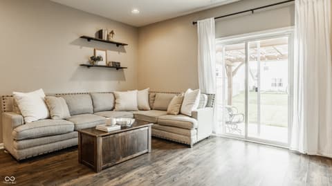Living room at 17183 Petersfield Lane, Westfield, IN