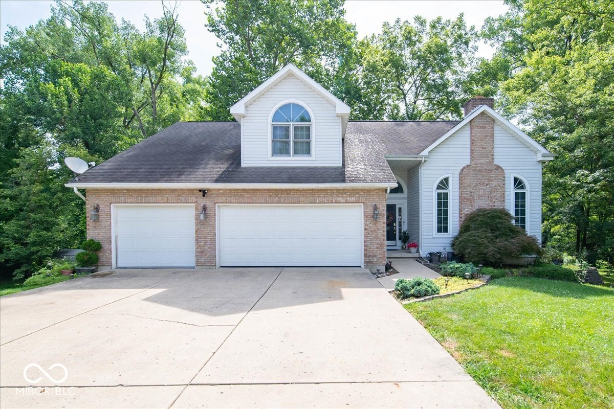 Photo of 222 Timber Creek Drive, Connersville, IN