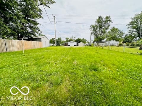 Yard at 120 W Warren Street, Mitchell, IN