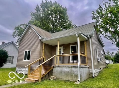 Front exterior at 120 W Warren Street, Mitchell, IN