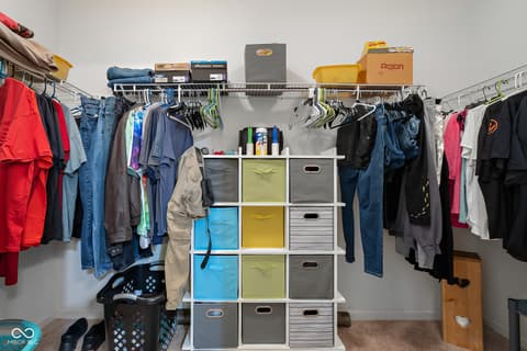 Walk In Closets — 2017 Shadow Creek Boulevard, Columbus, IN