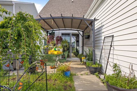 Foyer at 2017 Shadow Creek Boulevard, Columbus, IN
