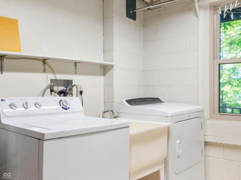 Laundry room at 3669 Glenwood Drive, Martinsville, IN