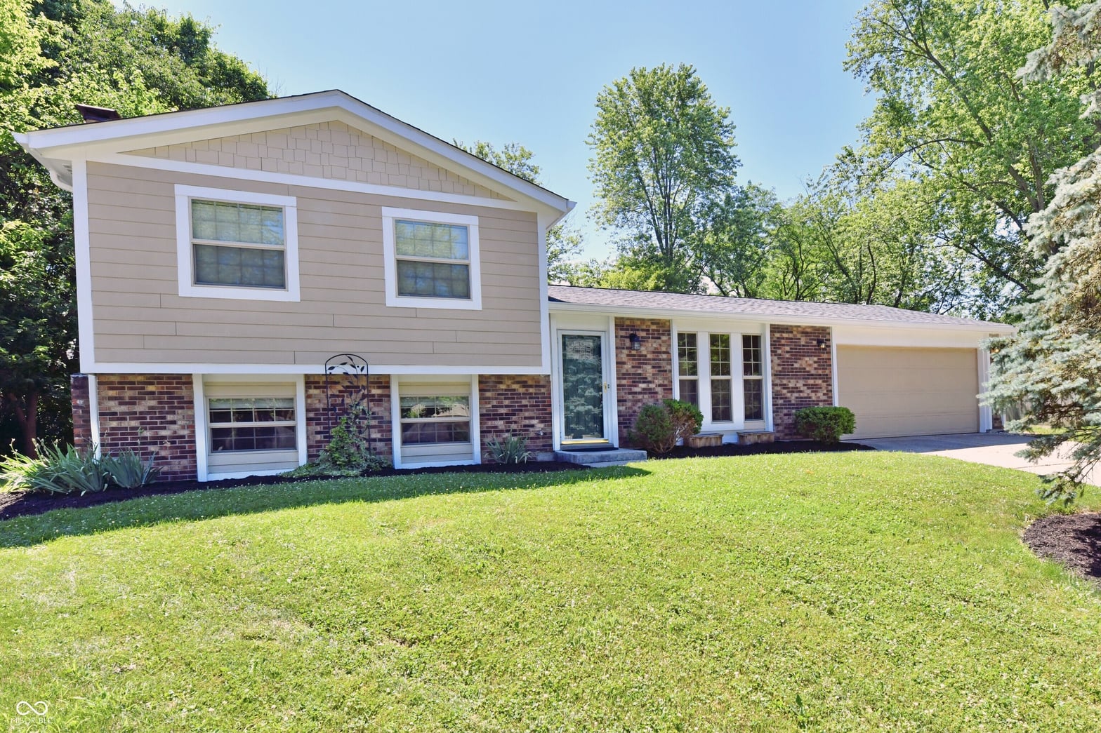 Front exterior at 524 Concord Court, Fishers, IN