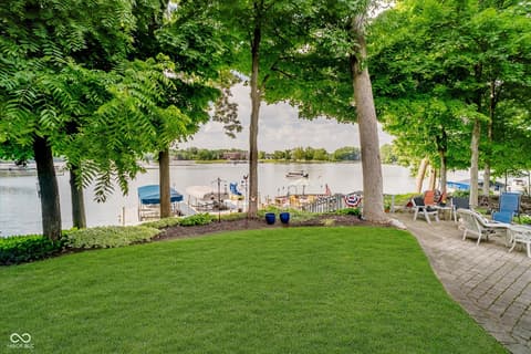 Photo of 2450 Hawthorn Place, Noblesville, IN