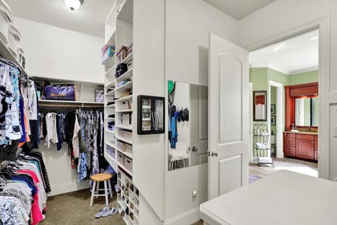 Walk In Closets — 523 S 700 E, Whitestown, IN