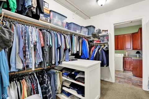 Walk In Closets — 523 S 700 E, Whitestown, IN