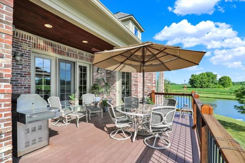 Outdoor living area at 523 S 700 E, Whitestown, IN