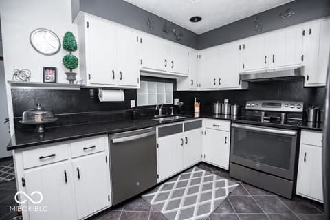 Kitchen at 1000 E County Road 55 S, North Vernon, IN