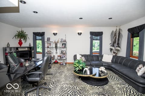 Living room at 1000 E County Road 55 S, North Vernon, IN
