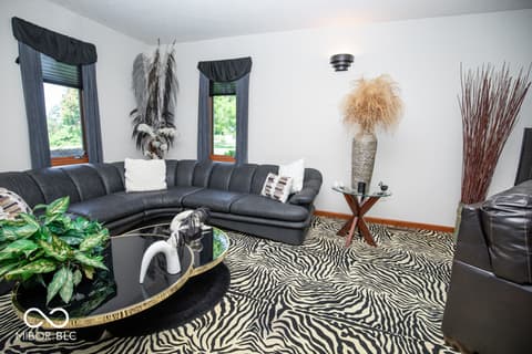Living room at 1000 E County Road 55 S, North Vernon, IN