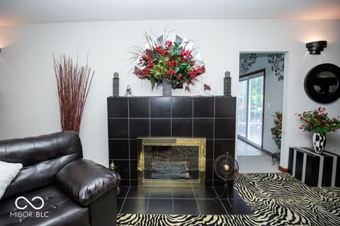 Living room at 1000 E County Road 55 S, North Vernon, IN