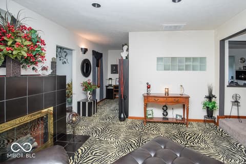 Living room at 1000 E County Road 55 S, North Vernon, IN