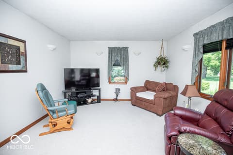 Living room at 1000 E County Road 55 S, North Vernon, IN