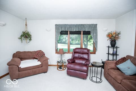Living room at 1000 E County Road 55 S, North Vernon, IN