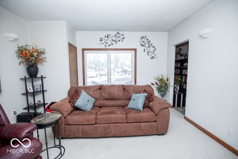 Living room at 1000 E County Road 55 S, North Vernon, IN