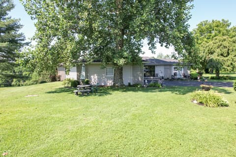 Yard at 1000 E County Road 55 S, North Vernon, IN