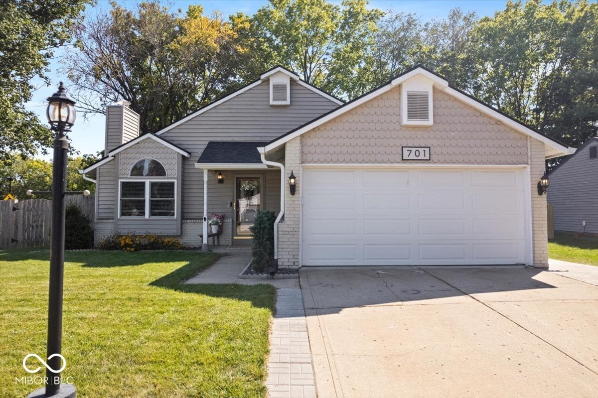 Photo of 701 Westridge South Drive, Noblesville, IN