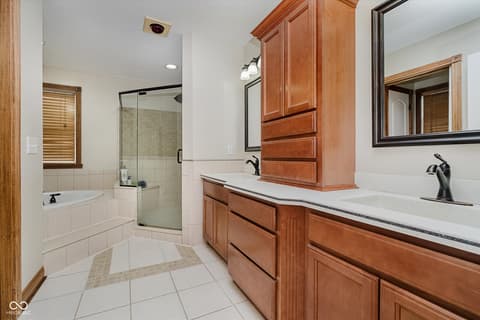 Primary bathroom at 7178 Lockford Walk N, Avon, IN