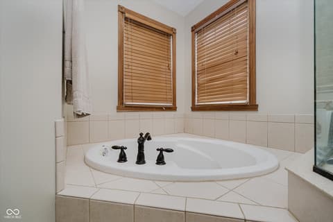 Primary bathroom at 7178 Lockford Walk N, Avon, IN