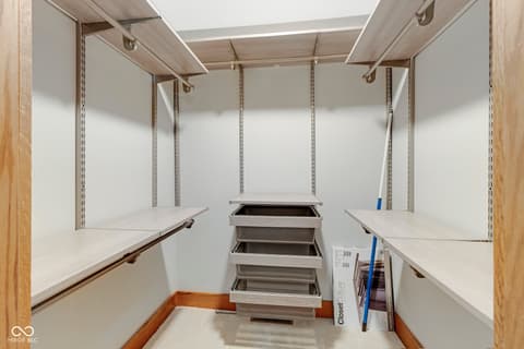 Walk In Closets — 4680 S 1000 W, Rensselaer, IN