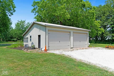 Garage at 4680 S 1000 W, Rensselaer, IN