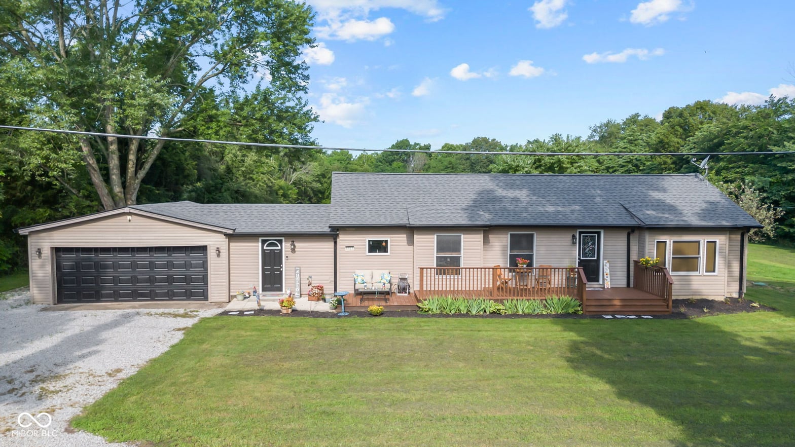 Front exterior at 8915 N County Rd 825 W W, Elizabethtown, IN