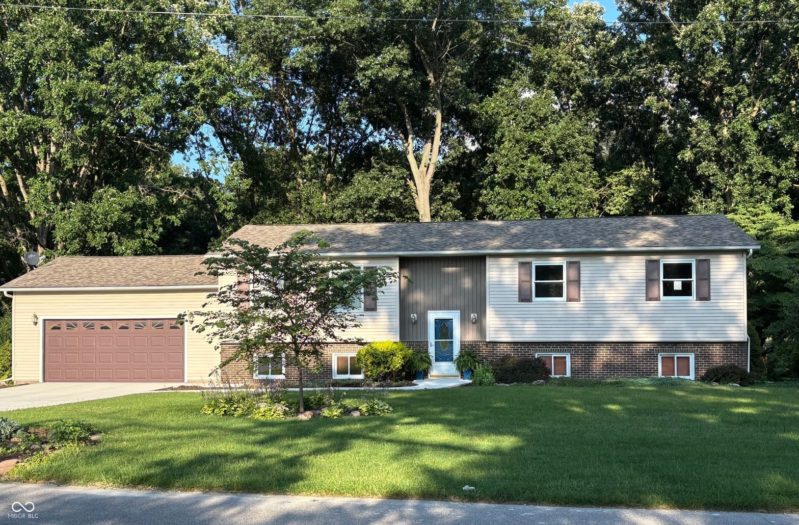 Front exterior at 408 Sherwood Drive, Covington, IN