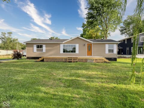 Front exterior at 650 S Wildwood Drive, Cromwell, IN