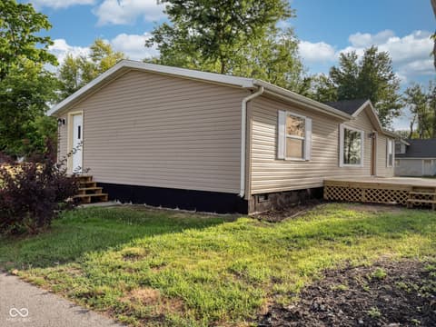 Side exterior at 650 S Wildwood Drive, Cromwell, IN