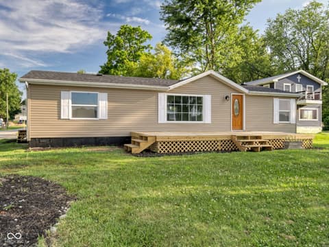 Front exterior at 650 S Wildwood Drive, Cromwell, IN